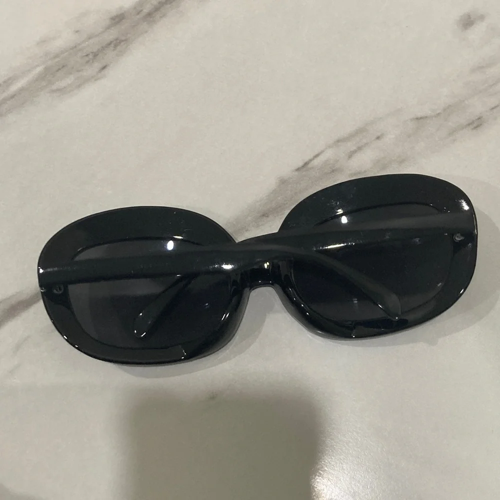 Rhinestone-Embellished Black Oversized Women's Sunglasses - Picture 7 of 16